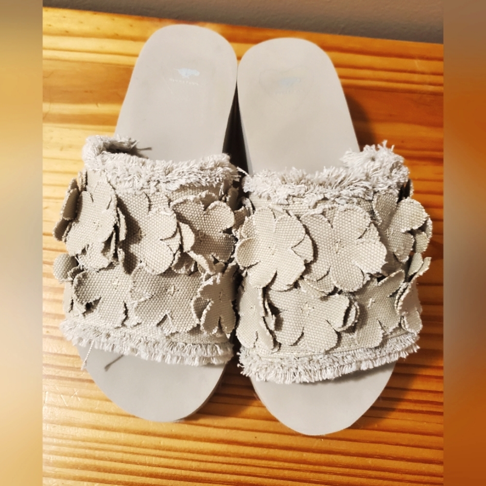 Rocket Dog canvas platforms with flower detail